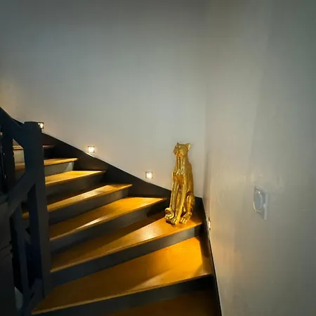 Villa 408 *